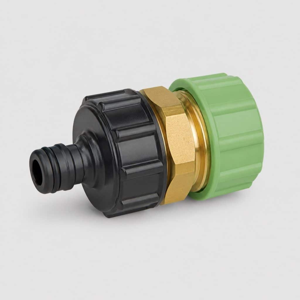 Raccord multi-diamètre pour tuyau d'arrosage sur fond clair