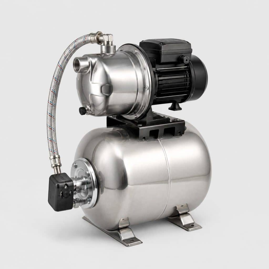 Groupe surpresseur d'eau automatique en inox sur fond clair