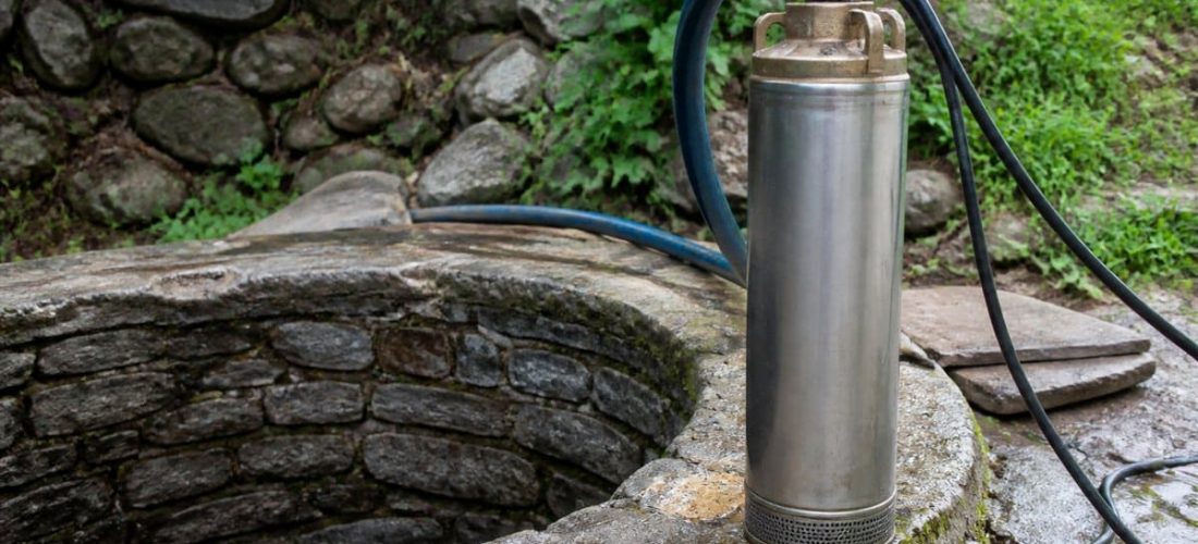 Pompe immergée : quel débit et quelle profondeur pour votre puits ?